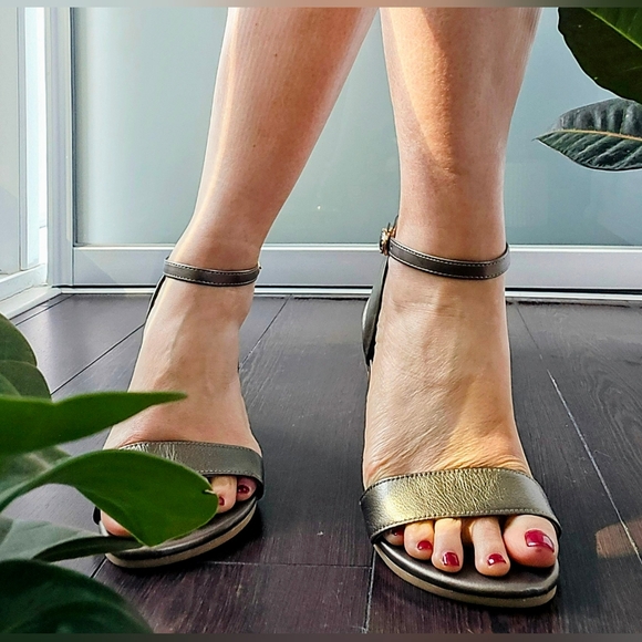 Metallic Bronze Leather Sandals size 7.5 - Picture 9 of 13